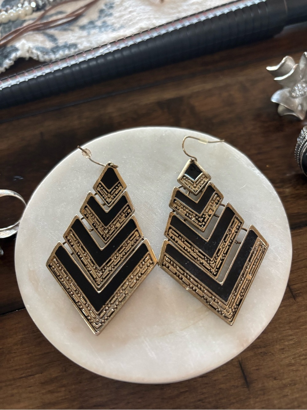 Gold and Black Vintage Vibe Chevron Drop Earrings - Fashion Women Jewelry